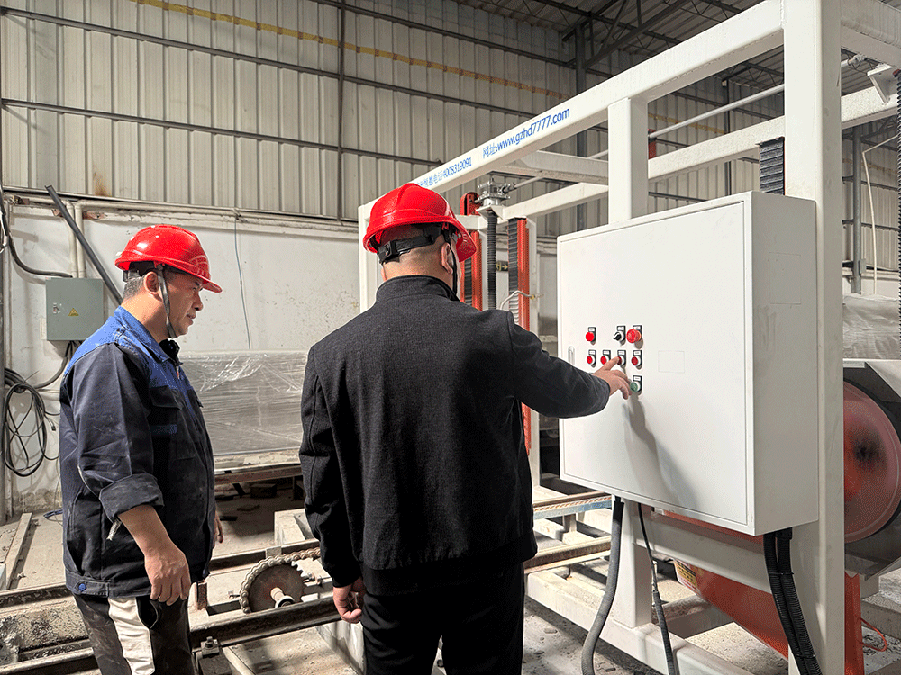 Uzbekistan customer visits the factory to learn equipment operation | Hengde ensures smooth overseas project commissioning through training and delivery guarantees.