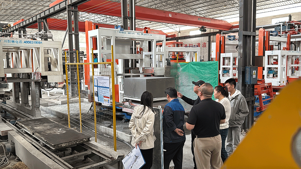 Gansu customer signs a contract for Hengde foam concrete block production line.