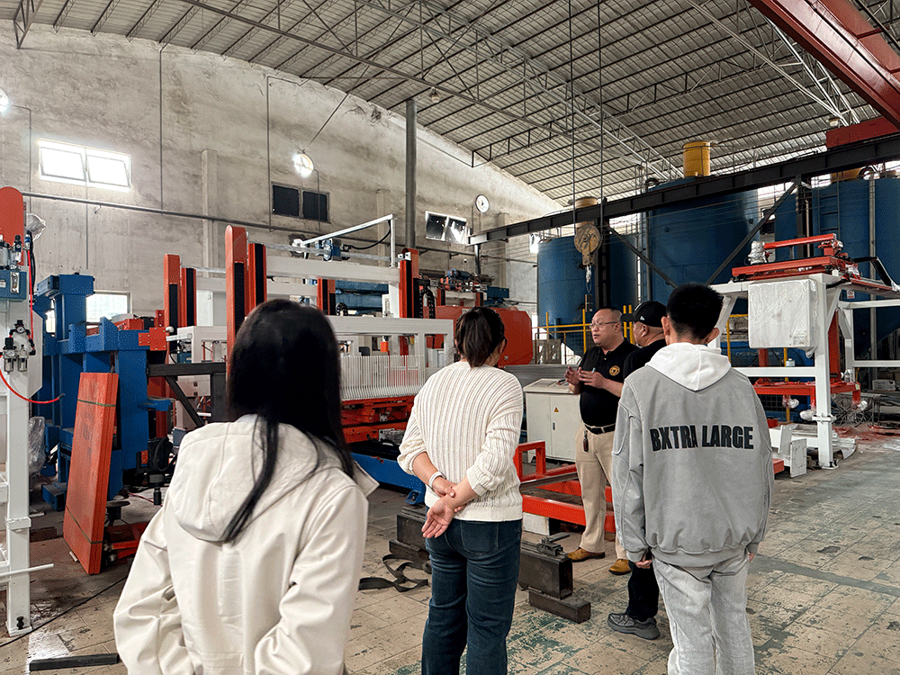 Gansu customer signs a contract for Hengde foam concrete block production line.