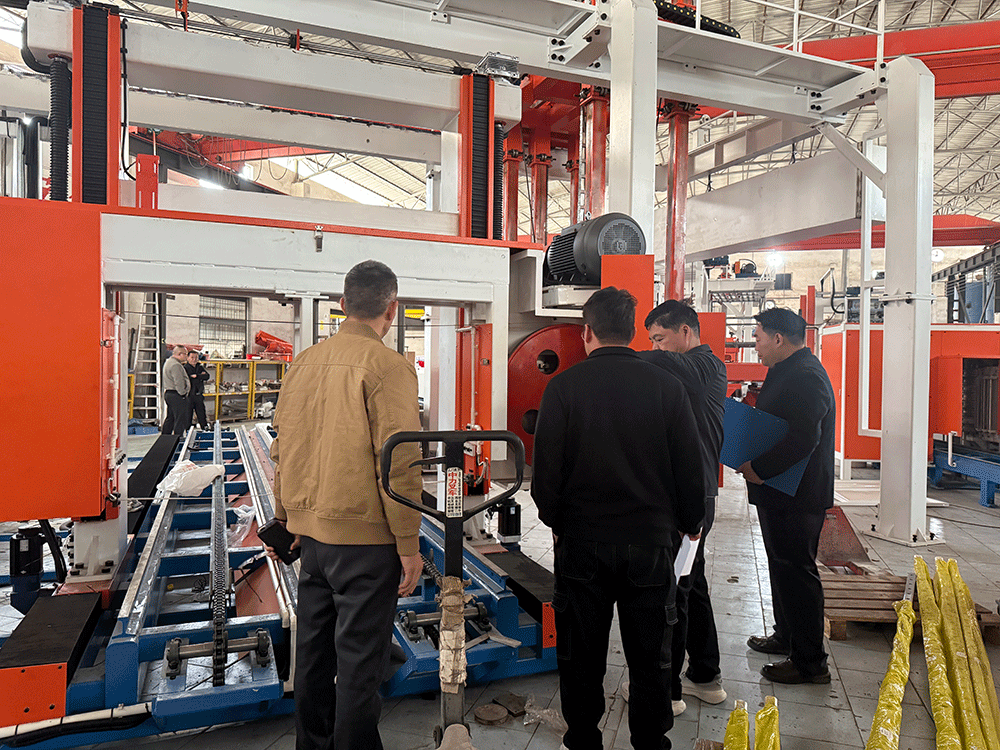 A Rwandan customer purchased the wrong equipment, resulting in production disruptions. We’re preparing to modify the Hengde cutting system and mixing system.