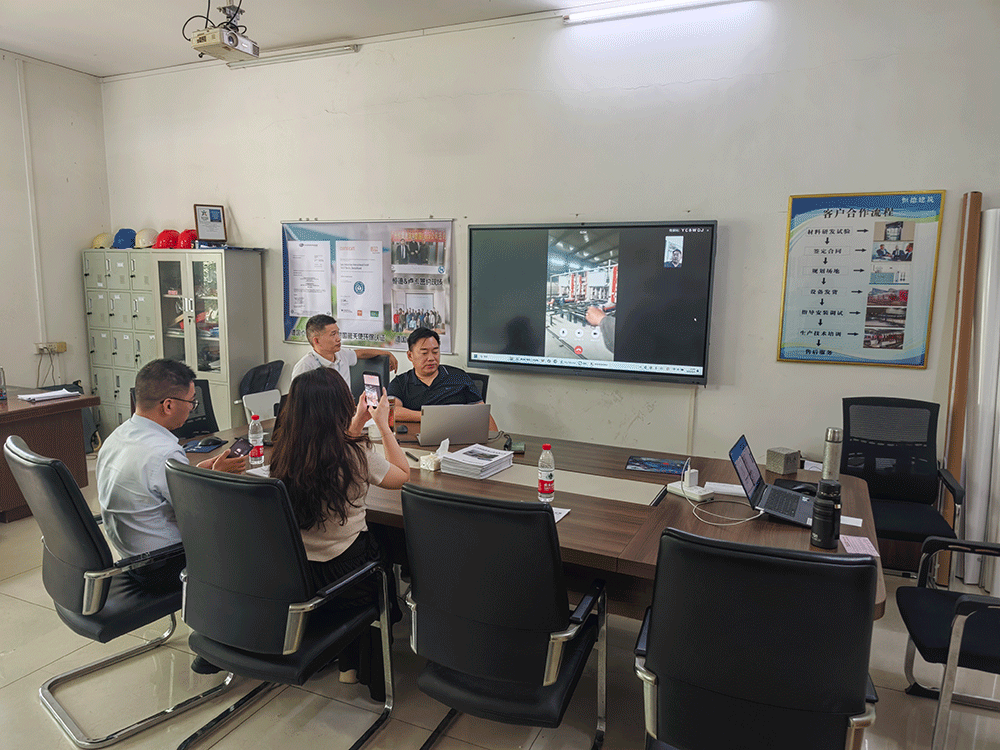 Vietnamese customers visited Guangzhou Hengde to conduct an on-site inspection of lightweight block equipment and cutting effects.